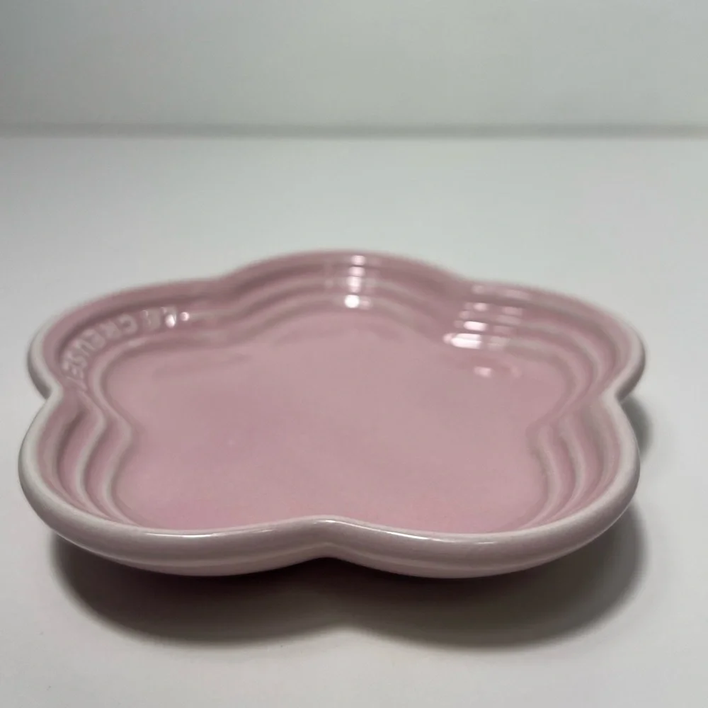 Le Creuset Stoneware Flower Petal Scalloped Trinket Dish Plate Tray